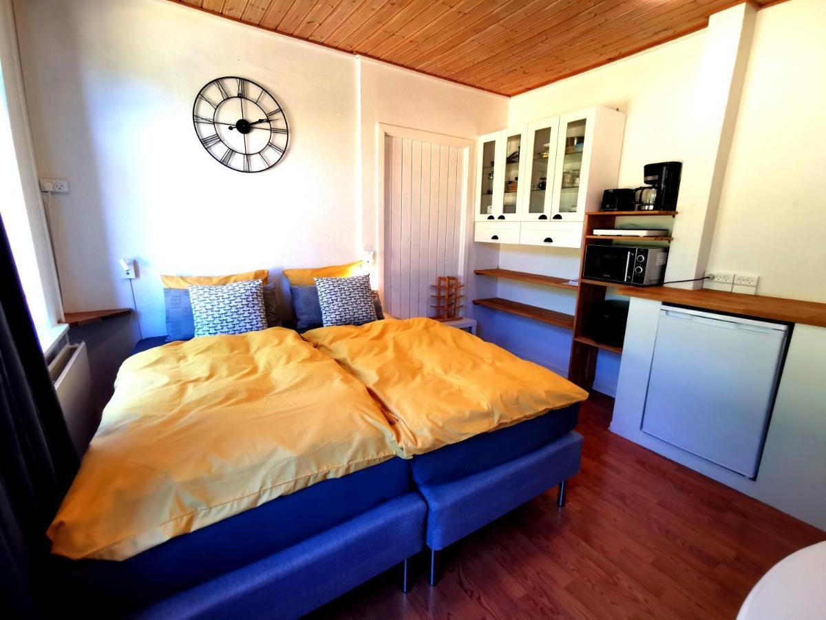The Fig Studio - "Den Gule Svane" Guest House - Near Ronne & Beach エクステリア 写真