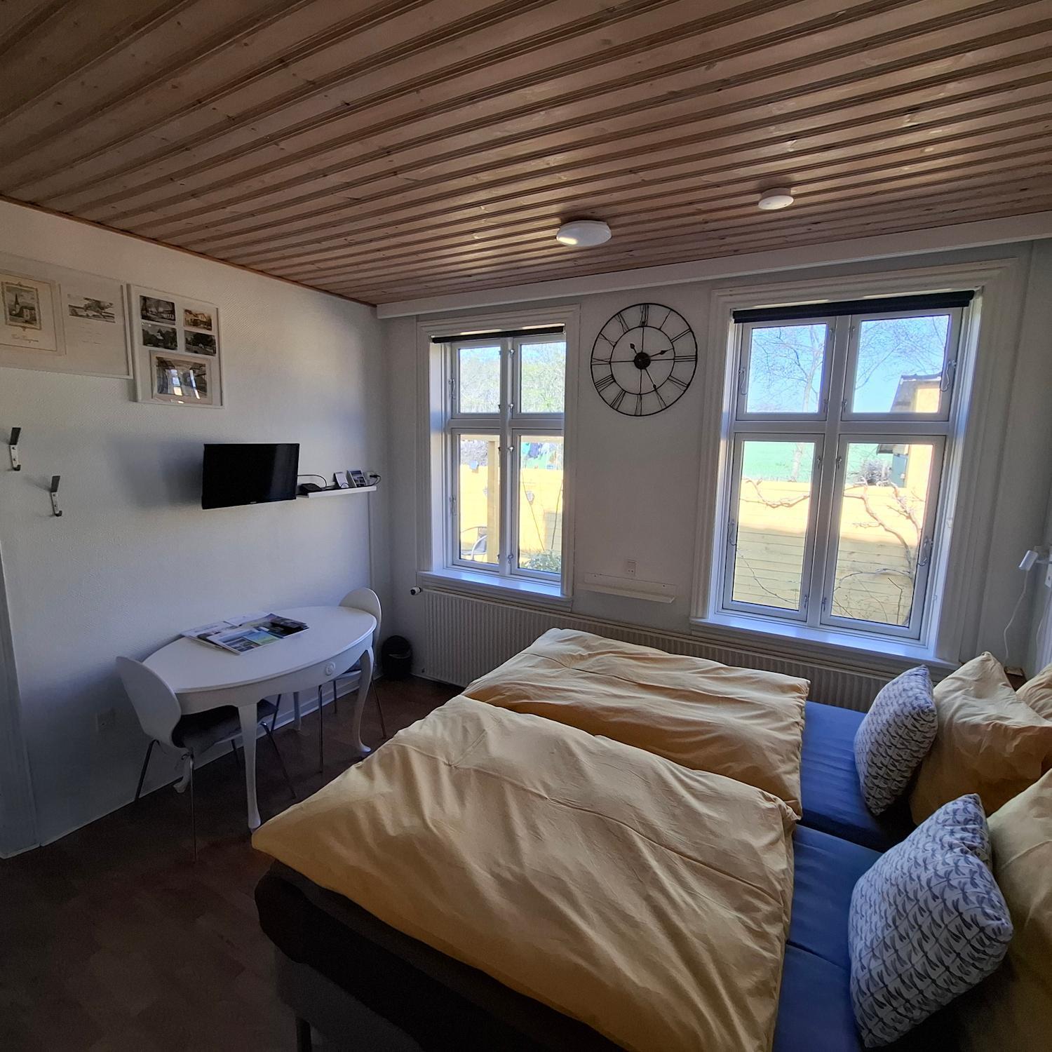 The Fig Studio - "Den Gule Svane" Guest House - Near Ronne & Beach エクステリア 写真